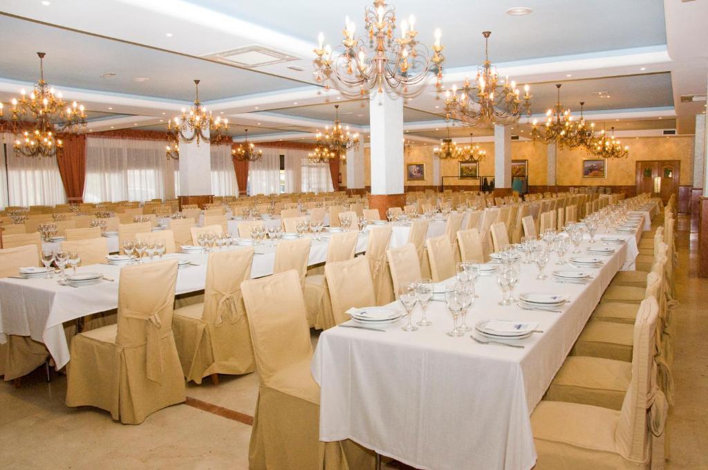 Hotel Restaurante San Roque Medina del Campo Buitenkant foto