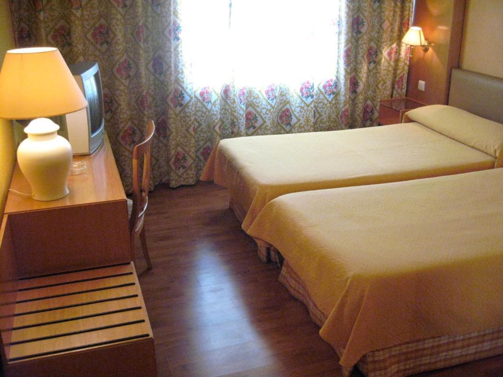 Hotel Restaurante San Roque Medina del Campo Kamer foto