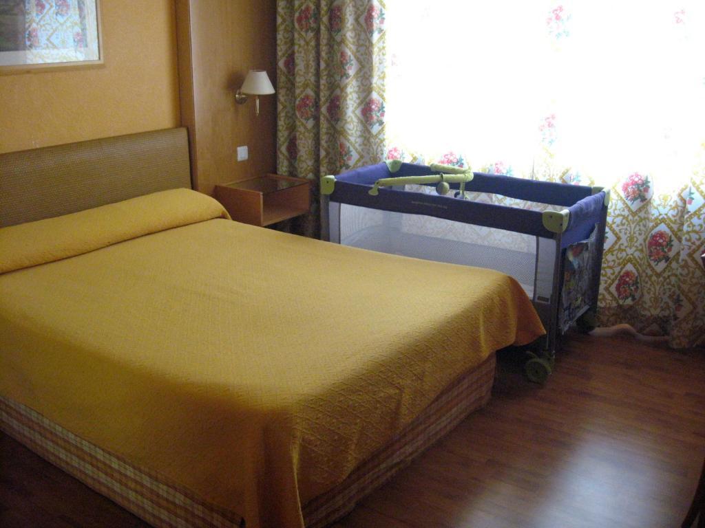 Hotel Restaurante San Roque Medina del Campo Kamer foto