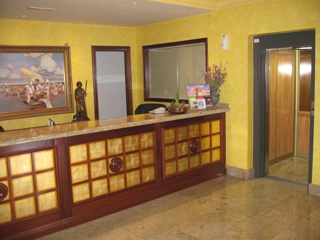 Hotel Restaurante San Roque Medina del Campo Buitenkant foto