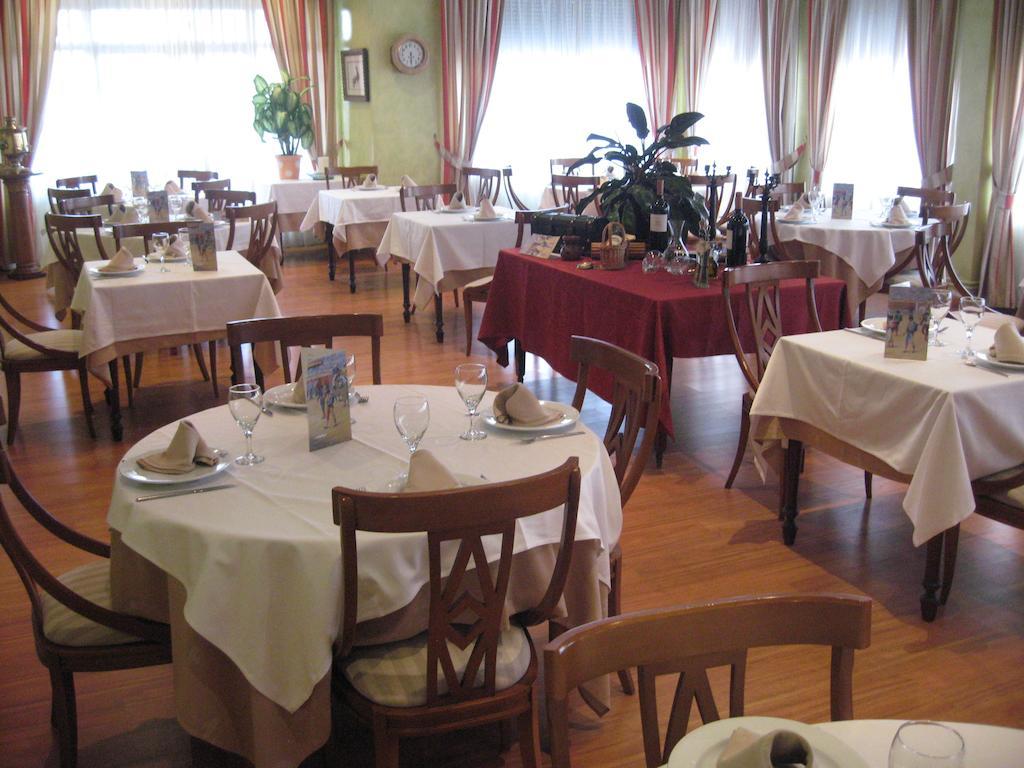 Hotel Restaurante San Roque Medina del Campo Buitenkant foto